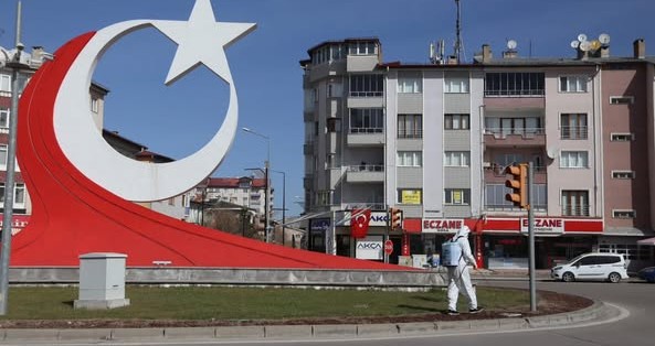 Sivas Ta Bahçe Düzenleme Ekipleri Tarafından İlaçlama Başladı