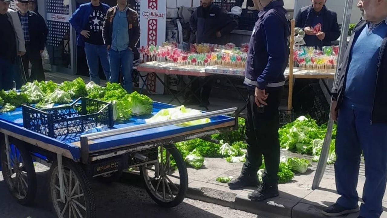 Sivas’ta Seyyar Satıcı Zabıtaya İsyan Etti