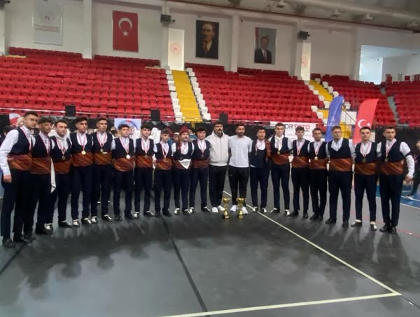 Sivas Halk Oyunların Birincilik