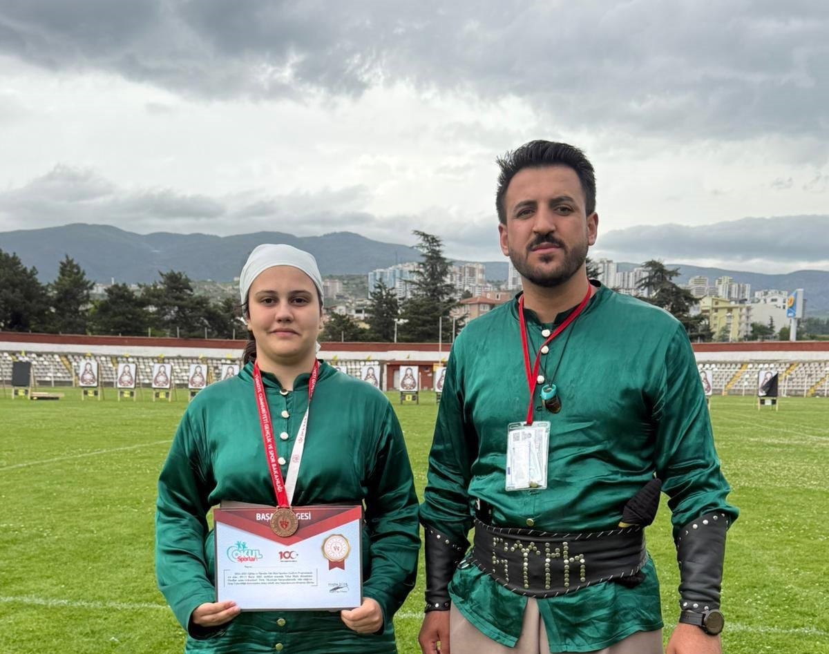 Elif Eylül Eker Okul Sporları Bölge 3. Oldu