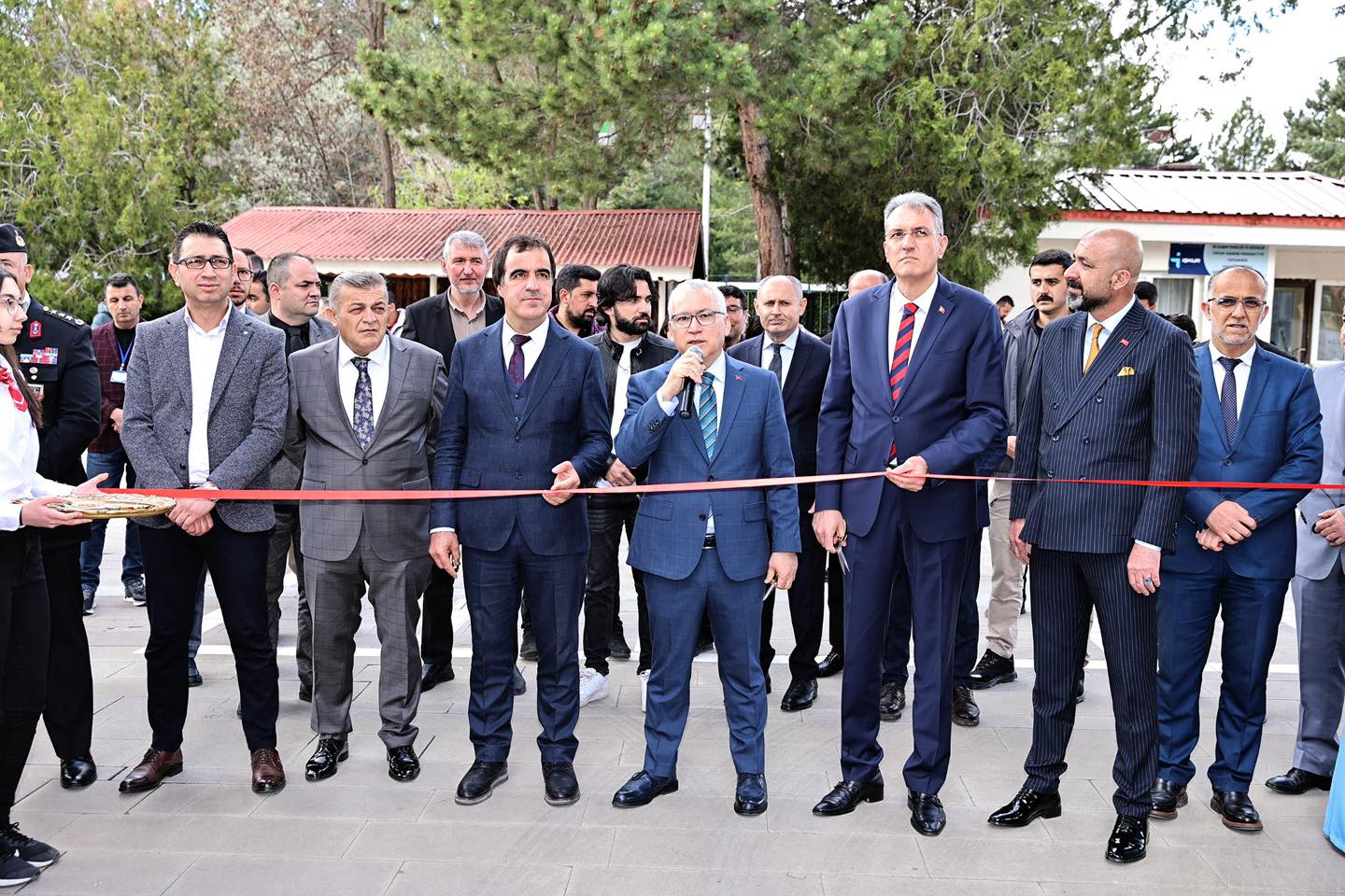 Sivas’ta 4006 TUBİTAK Bilim Fuarı Açıldı