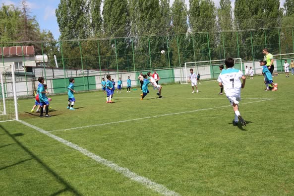 Sivas’ta İlkokullar Arası Futbol Turnuvasında Finalin Adı Belli Oldu.