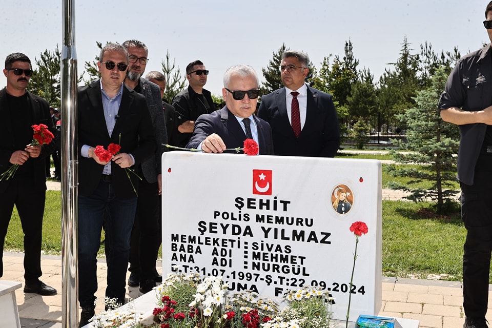 Sivas’ta Şehitlerimiz kabirleri başında dualarla anıldı