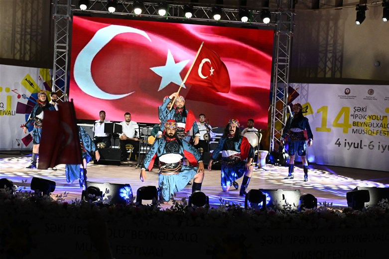 Azerbaycan Şeki’de Sivas Gençlik Merkezi Rüzgarı Esti