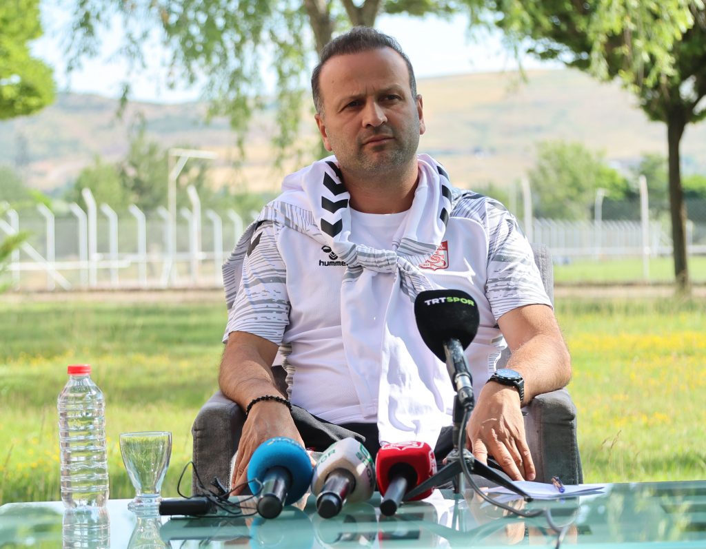 Osman Zeki Korkmaz: Sahada Gurur Veren Bir Takım Oluşturmalıyız