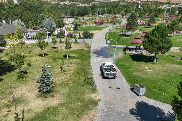 Sivas’ta Haşerelere Karşı İlaçlama Çalışmalarını Yoğun Bir Şekilde Sürdürüyor