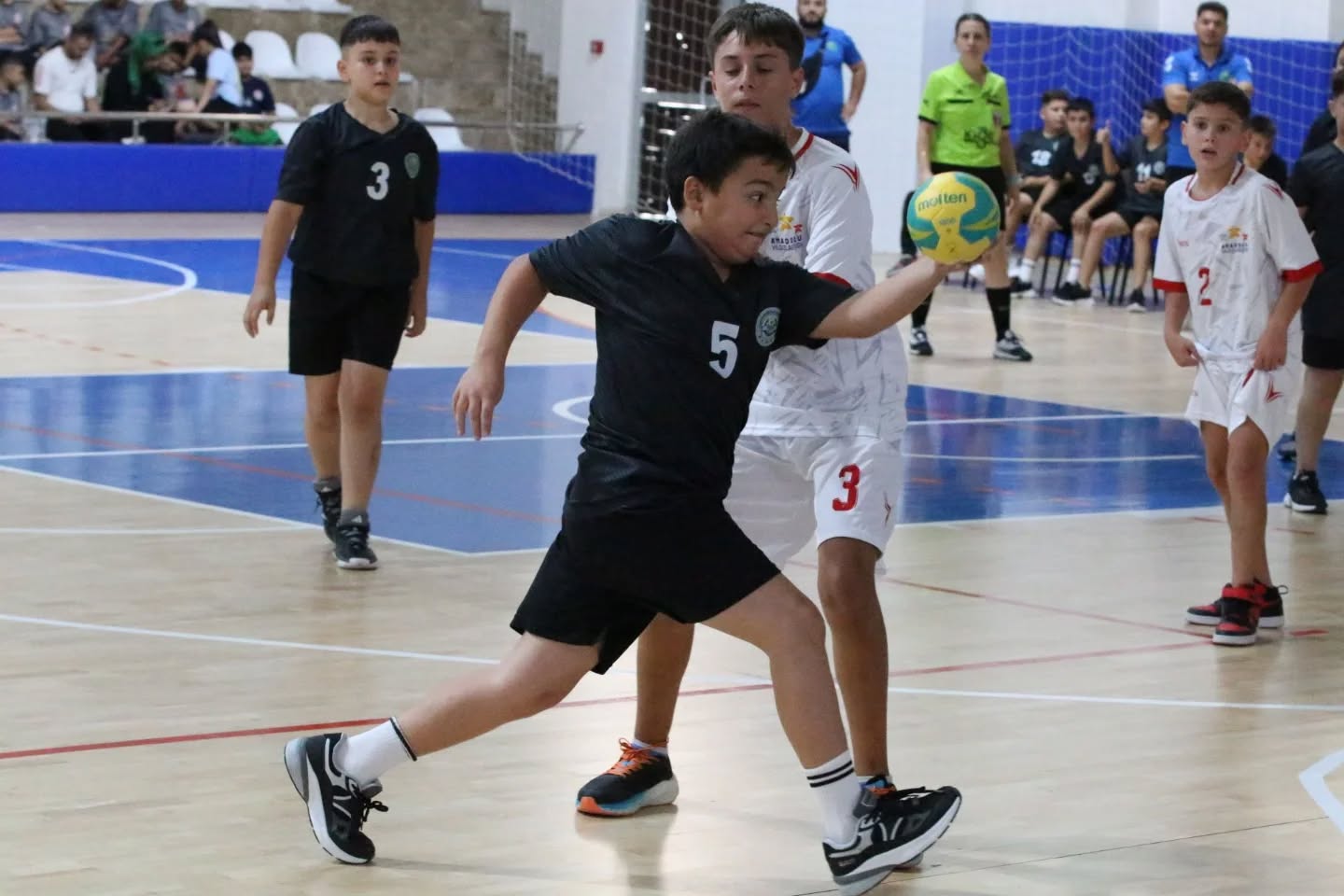 Sivas’ta Mini Minikler Hentbol Türkiye Şampiyonası Başladı