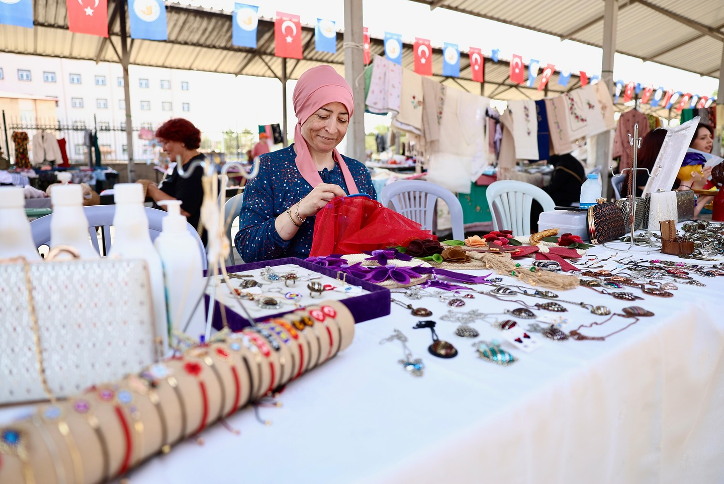 Sivas’ta Üretici Kadınlar ve İkinci El Eşya Pazarı halkın hizmetine sunuldu.