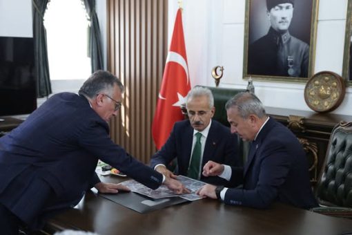 Ulaştırma ve Altyapı Bakanı Uraloğlu’dan Sivas Belediye Başkanı Uzun’u Ziyaret Etti