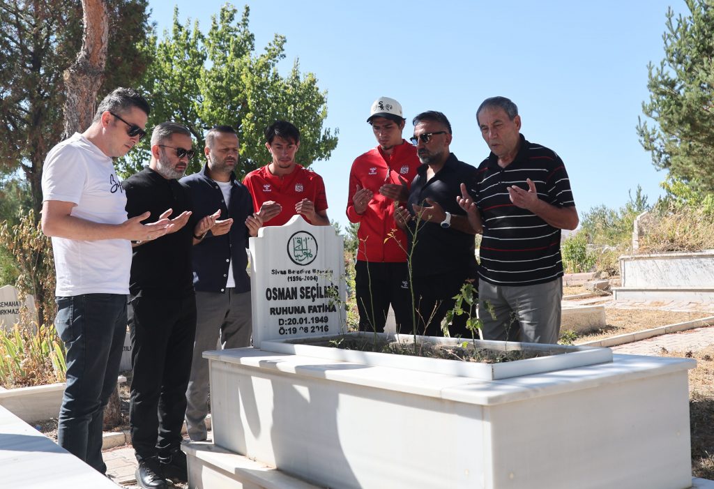 17 Eylül 1967’deki Kayserispor – Sivasspor Taraftarlarımız Mezar Başında Anıldı