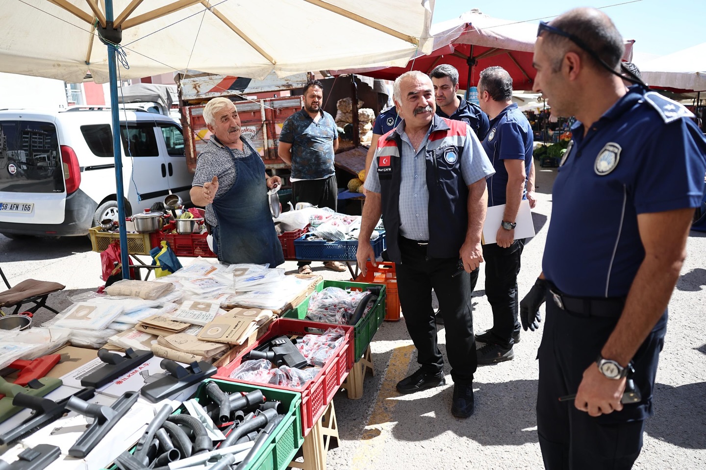 Sivas Belediyesi Zabıta Müdürlüğü Ekipleri, Pazar Yerlerinde Kontrolu Elden Bırakmıyor