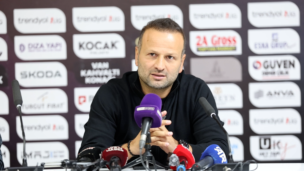 Sivasspor Teknik Direktörü Osman Zeki Korkmaz, Van Spor FK maçını Değerlendirdi