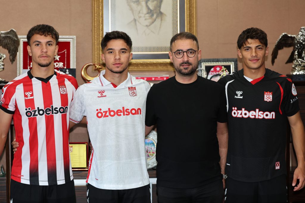Sivasspor’da 3 Genç Oyuncumuz Profesyonel Sözleşme İmzaladı