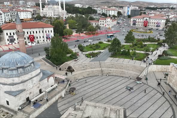 Sivas Meydanda Zemin Yenileme Çalışması Başlıyor.