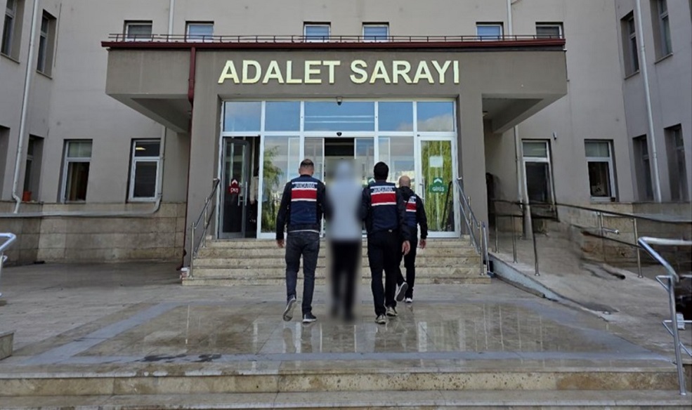Sivas’ta FETÖ/PDY “Silahlı Terör Örgütüne Üye Olma” Suçundan Kesilmiş Cezası Bulunan Şahıs Yakalandı