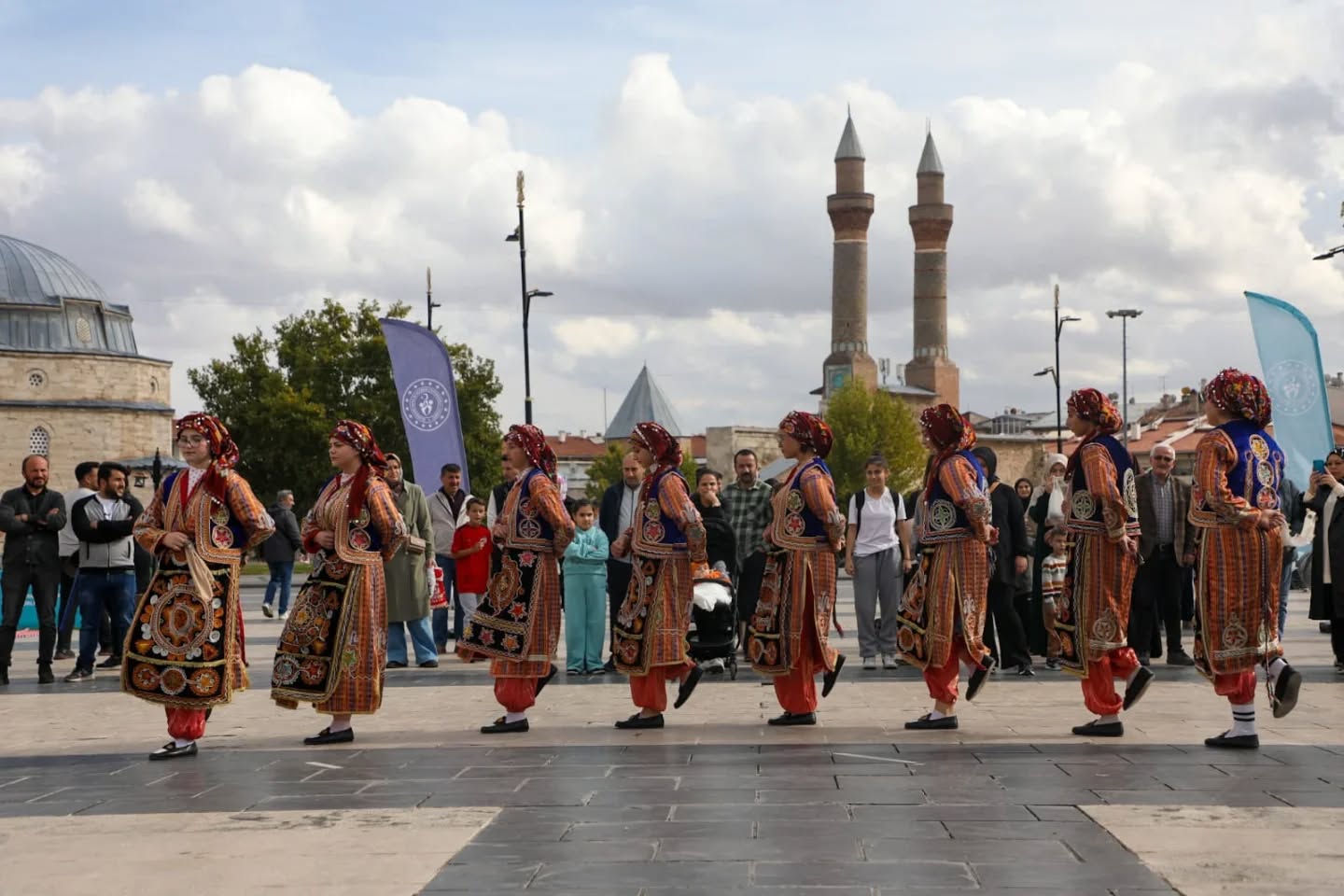 Sivas’ta Kongre Müzesi Bahçesi’nde Farklı Branşlardan Spor Stantları Kurularak Birbirinden Keyifli Etkinlikler Gerçekleştirildi.