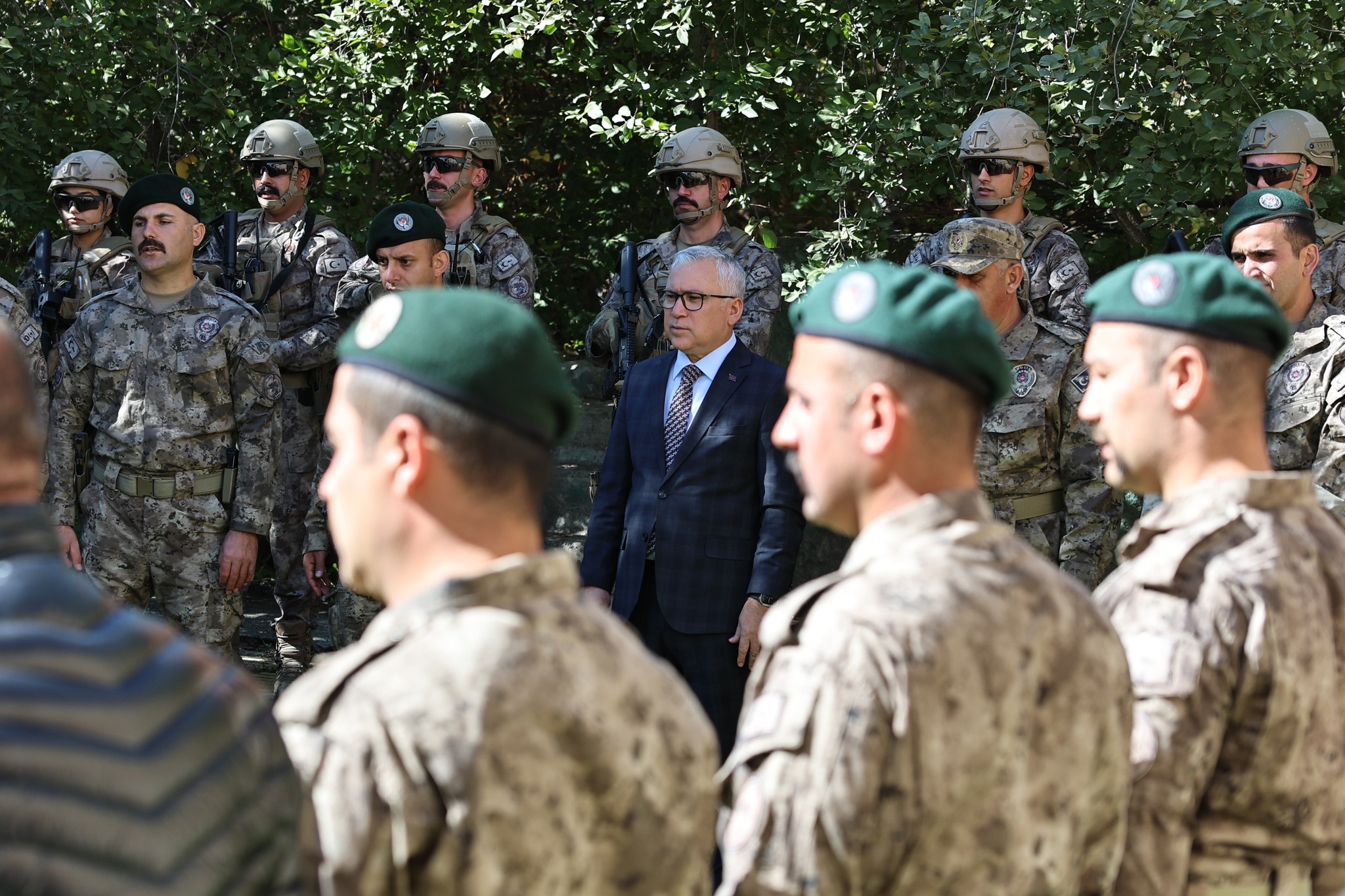 Sivas Emniyet Müdürlüğü’ne bBağlı Polis Özel Harekât (PÖH) Timlerimiz, Geçici Görevle Suriye’ye Dualarla Uğurlandı.