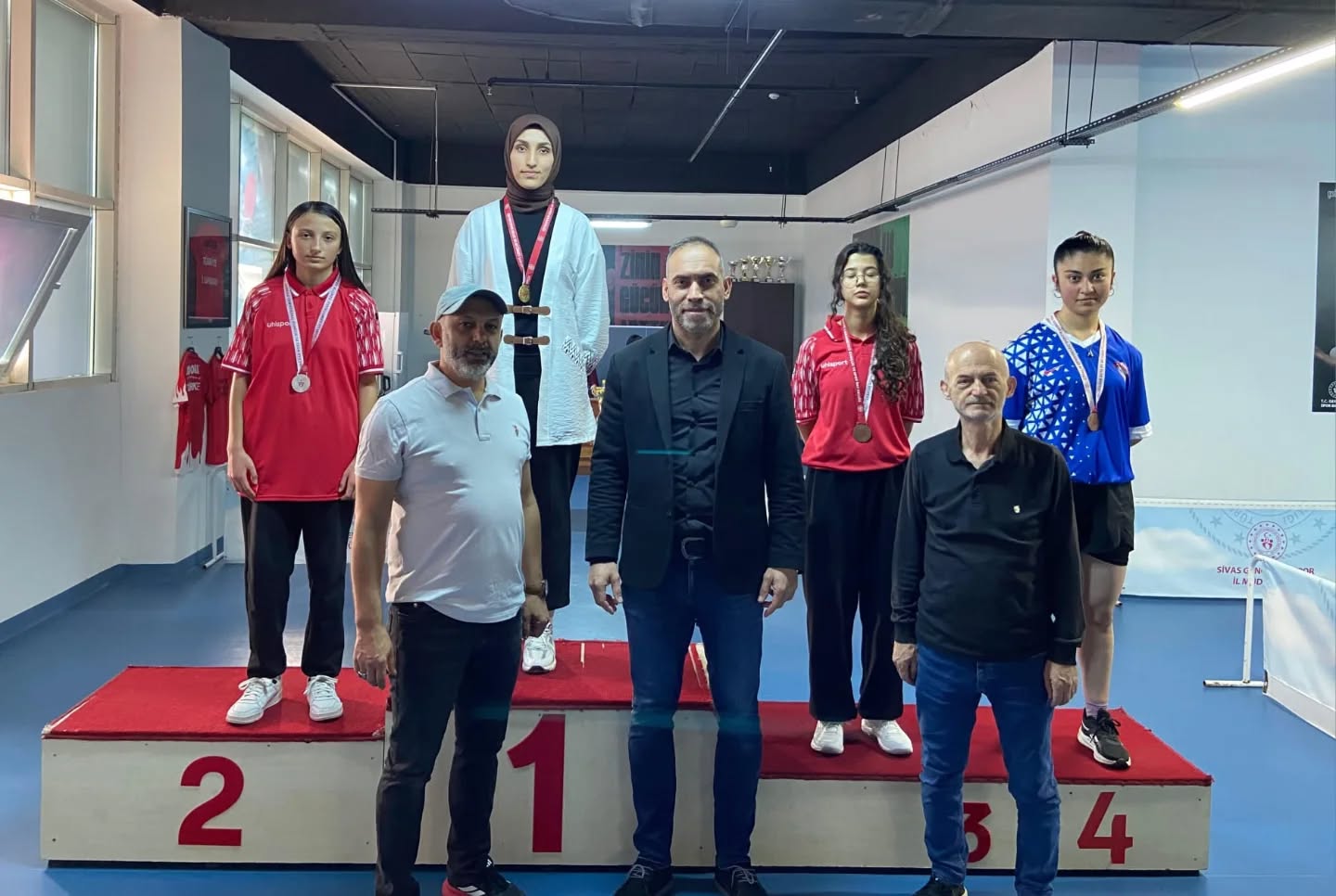 Sivas’ta 29 Ekim Cumhuriyet Bayramı Masa Tenisi Turnuvası, Erkek ve Kadın Kategorilerinde 26 Ekim 2025 Tarihinde İlimiz Masa Tenisi Salonunda Gerçekleştirildi