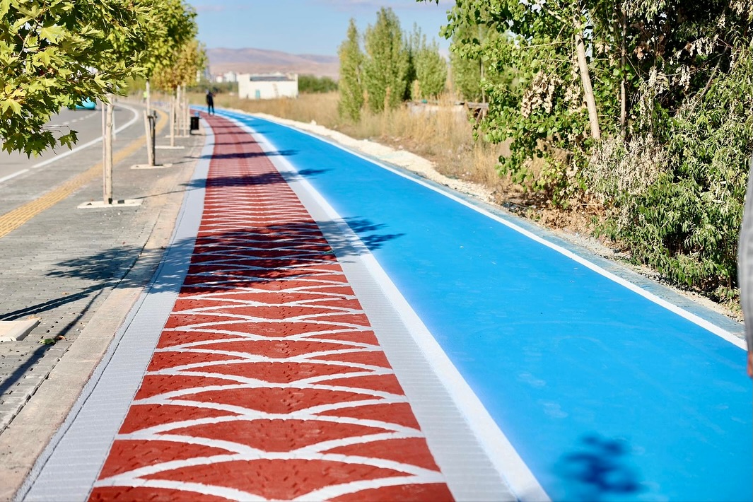 Sivas’ta Bir İlk Desenli Asfalt Uygulaması Başladı.