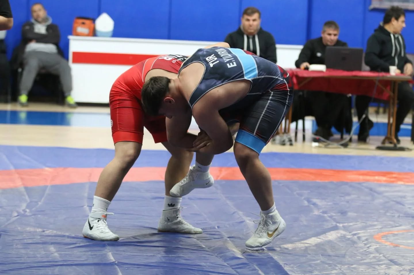 Sivas’ta Gençler A-B Serbest ve Grekoromen Güreş İl Birinciliği Müsabakaları, Mecnun Otyakmaz Spor Salonumuzda Başladı.