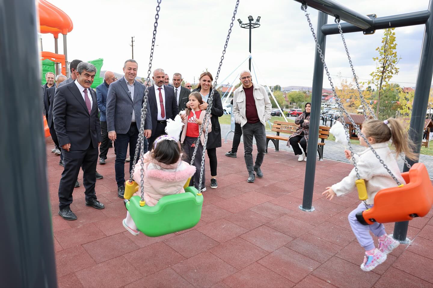 Karşıyaka Mahallesi’ne Kazandırılan Şair ve Yazar Ali Şahin Canozan’ın Adını Taşıyan Çocuk Parkı, Düzenlenen Törenle Hizmete Açıldı.