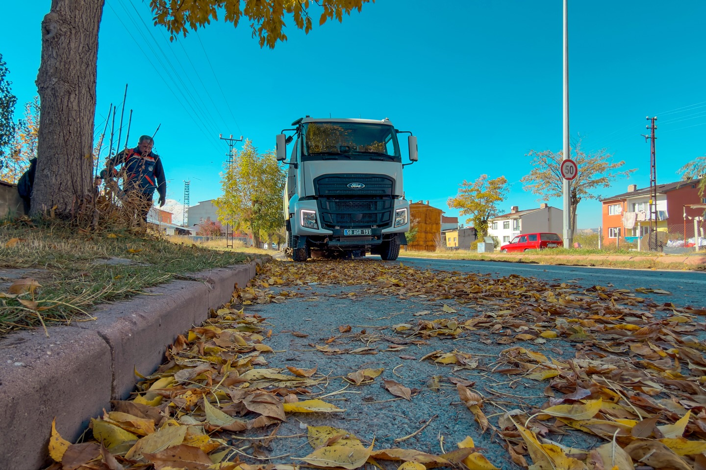 Sivas’ta Rüzgâr biraz serin, ağaçlar biraz hüzünlü