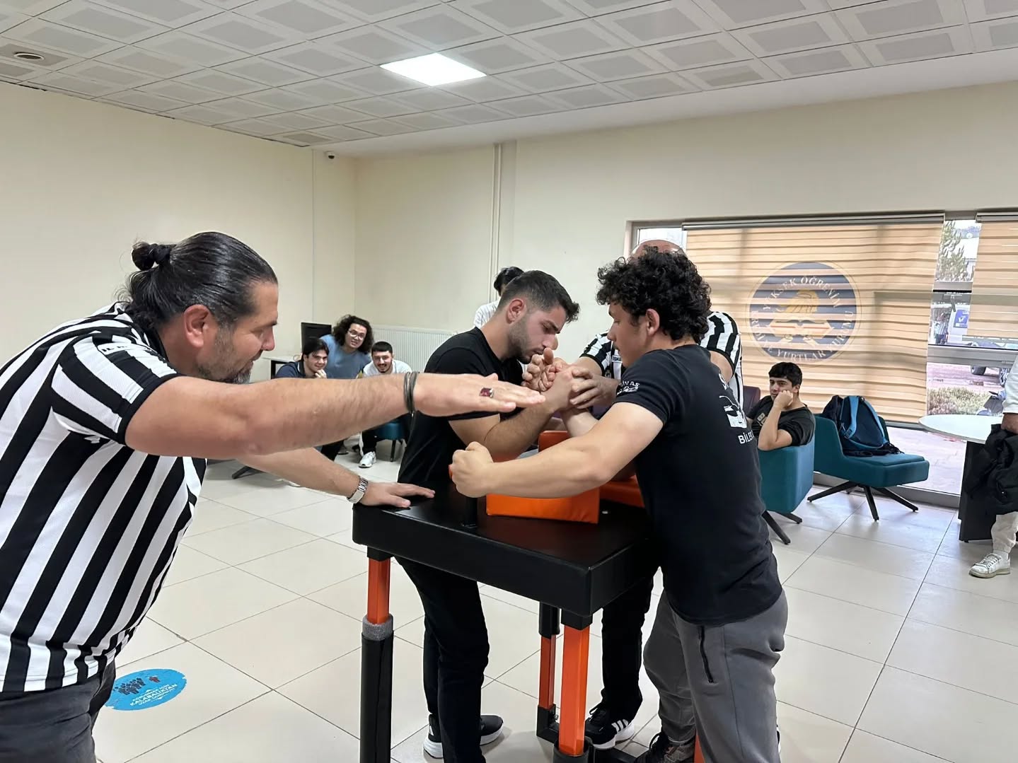 Sivas’ta Yurtlar Arası Cumhuriyet Bilek Güreşi Turnuvası Düzenlendi