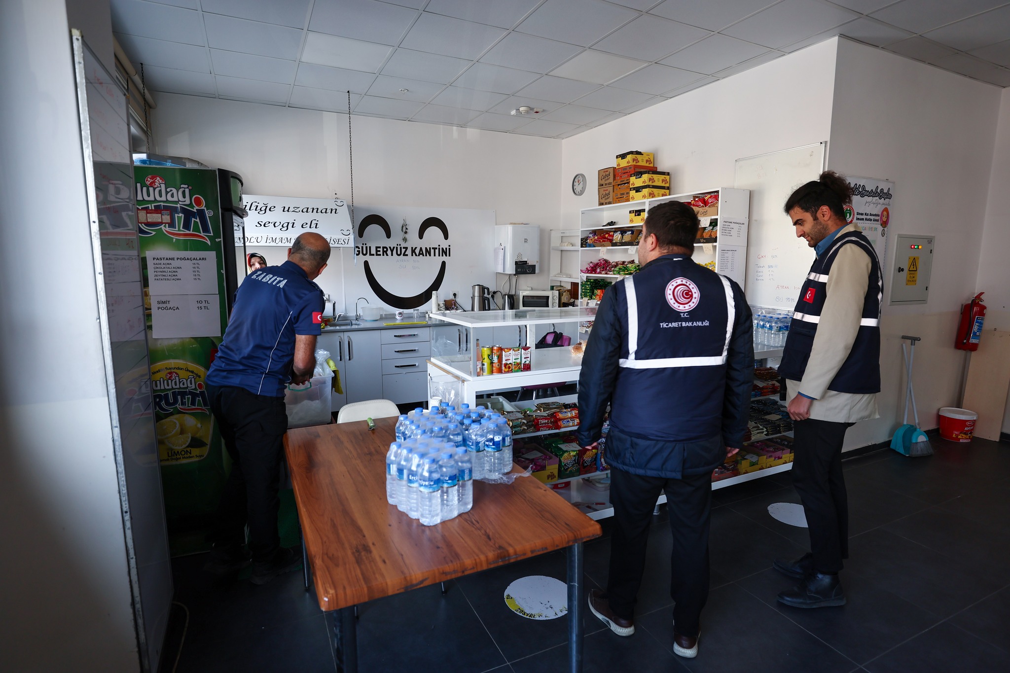 Sivas’ta Zabıta Ekiplerinden Okul Kantinlerine Denetim