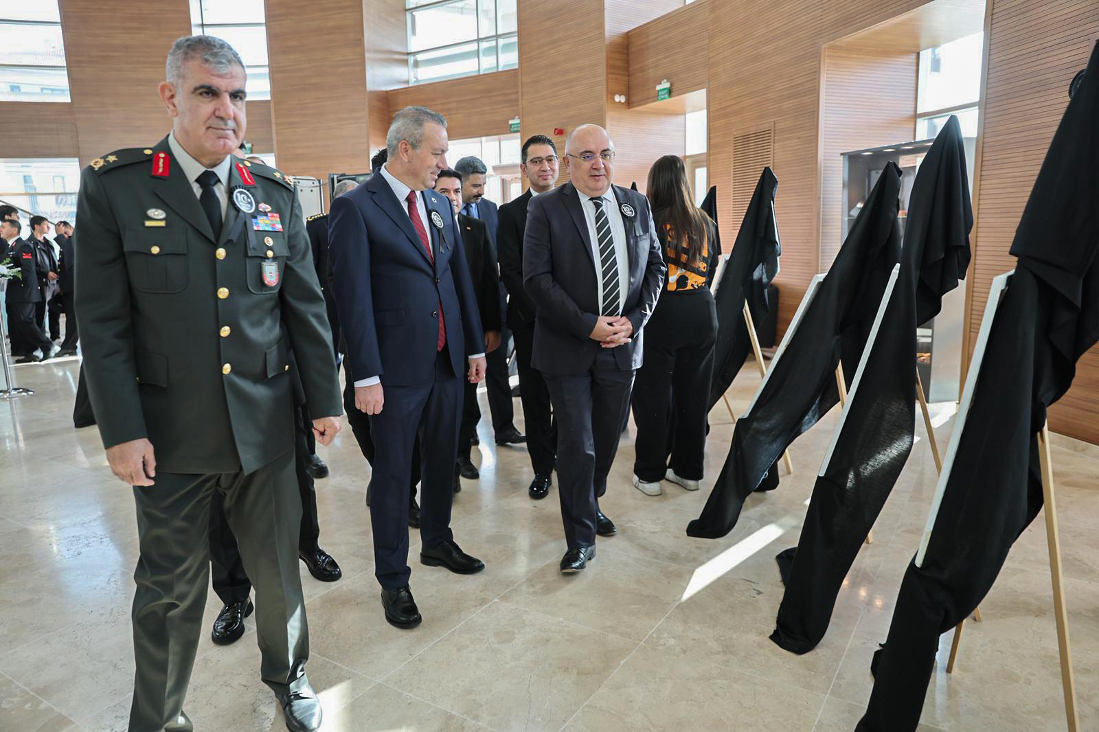 Şehit Muammet Onur Demir Lisesi ve Sivas Modern Bilimler Akademisi Okulları Tarafından 10 Kasım Dolayısıyla Atatürk’ü Anma Programı Düzenlendi.