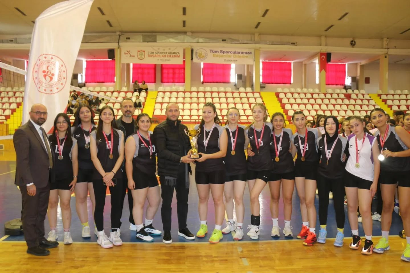 Sivas’ta Gençler-A Voleybol İl Birinciliği Müsabakaları Sona Erdi