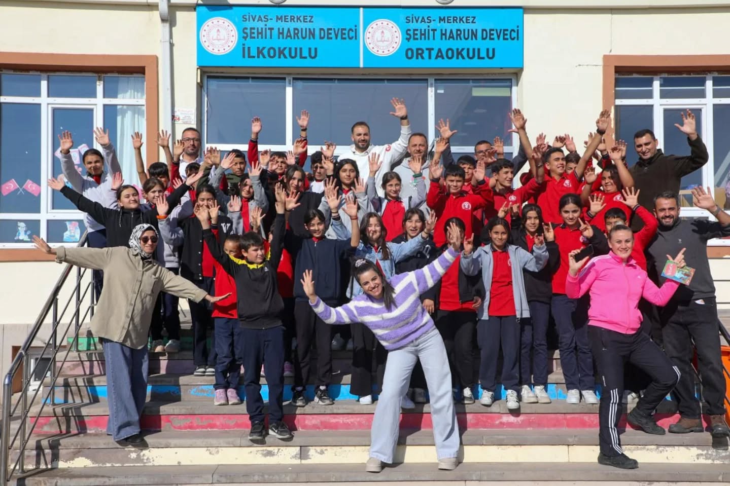 Sivas’ta Kalpten Olsun Derneği’nin Yiğido Dede Köy Yollarında Projesi Hanlı Köyü’ne Ulaştı