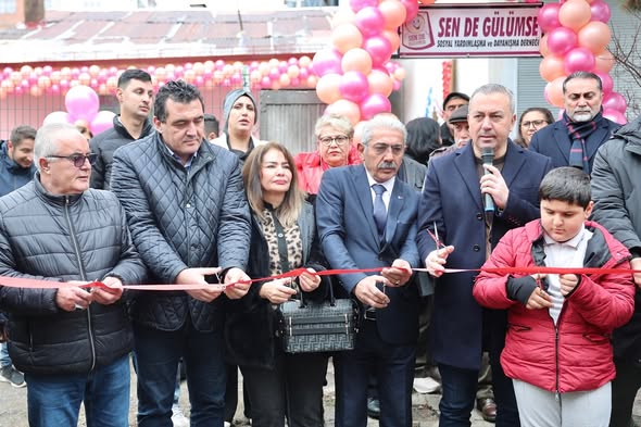 Sivas’ta Sen De Gülümse Derneği’nin Yeni Hizmet Binası Açıldı.