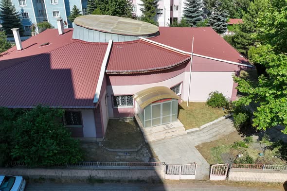 Sivas’ta Yenişehir Hanımlar Kültür Merkezi’nde Tadilat Çalışmaları Sürüyor.