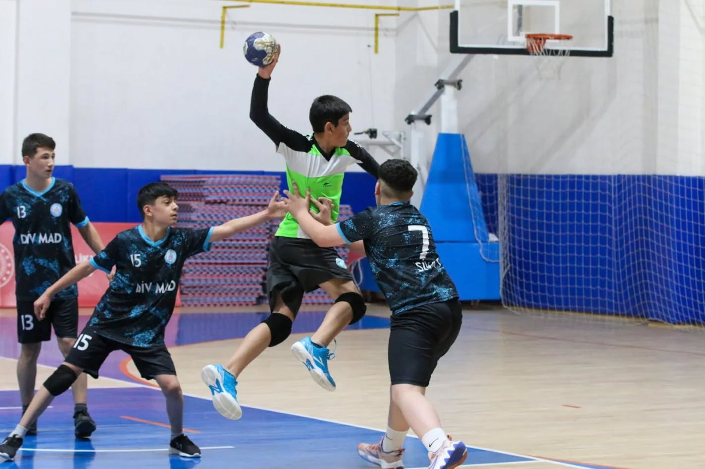 Sivas’ta Yıldızlar Hentbol İl Birinciliği Müsabakaları Başladı