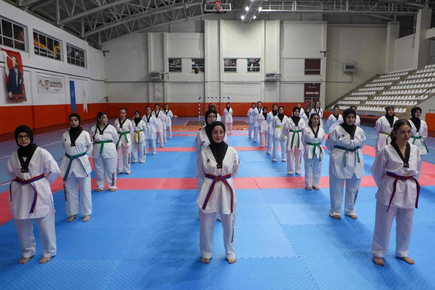 Binali Yıldırım Kampüsümüzde Kalan Kız Öğrencilerimizin Taekwondo Kemer İmtihanı Başarıyla Tamamlandı