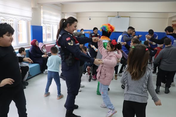 Sevginin Olduğu Yerde ENGEL Yoktur!