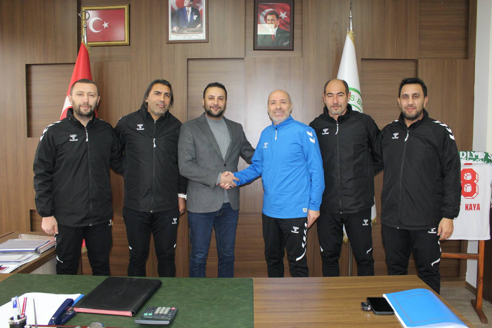 Sivas Gücü Belediyespor Yeni Teknik Direktörü Özer Karadaş ve Ekibiyle Sözleşme İmzaladı.