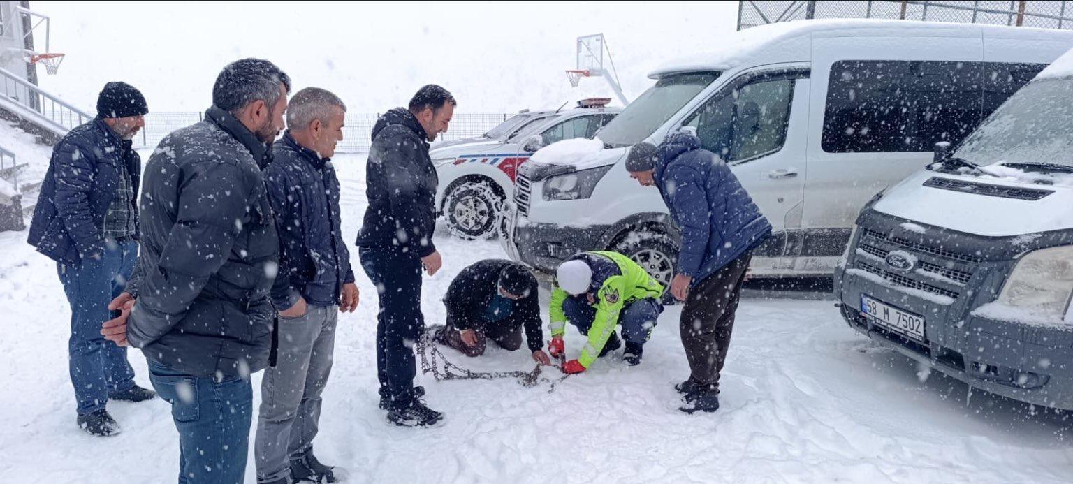 Sivas İl Jandarma Komutanlığı Trf. Timlerince Trafik Semineri Düzenlendi
