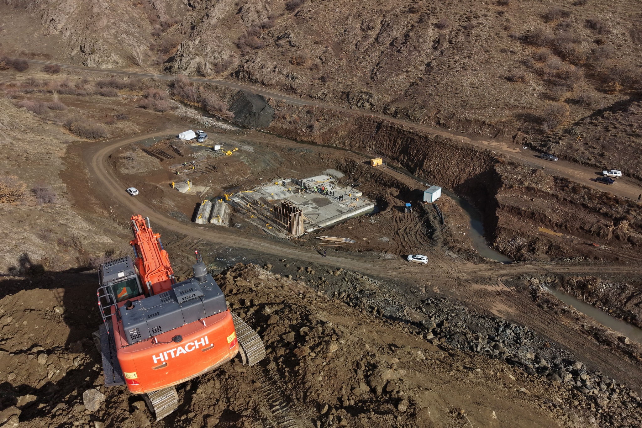 Sivas’ta Hafik Koç Regülatörü ile İçmesuyu İsale Hattı Çalışmaları Tüm Hızı İle Devam Ediyor