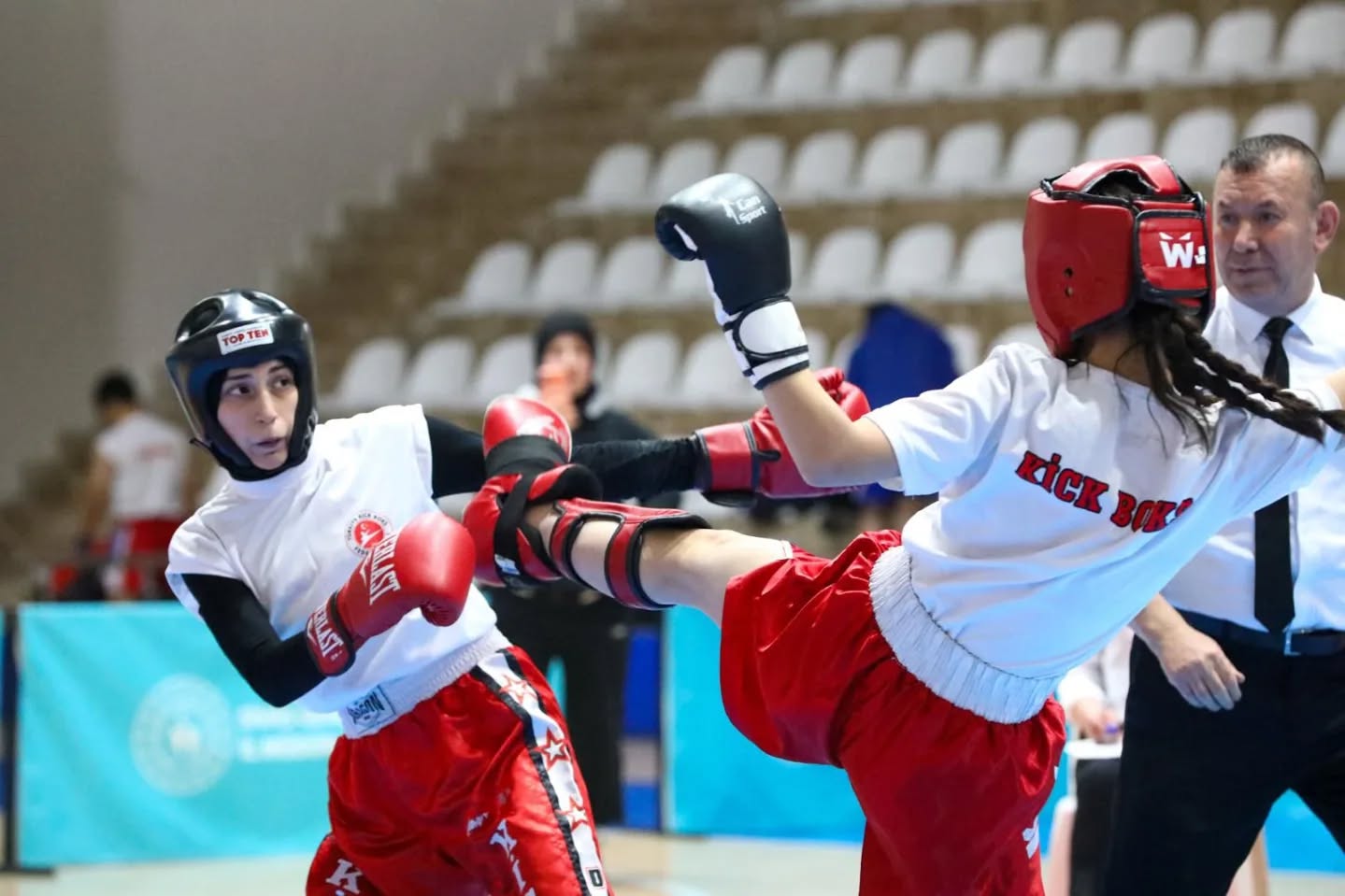 Sivas’ta Küçükler / Yıldızlar / Gençler A-B Kick Boks İl Birinciliği Müsabakaları Düzenlendi
