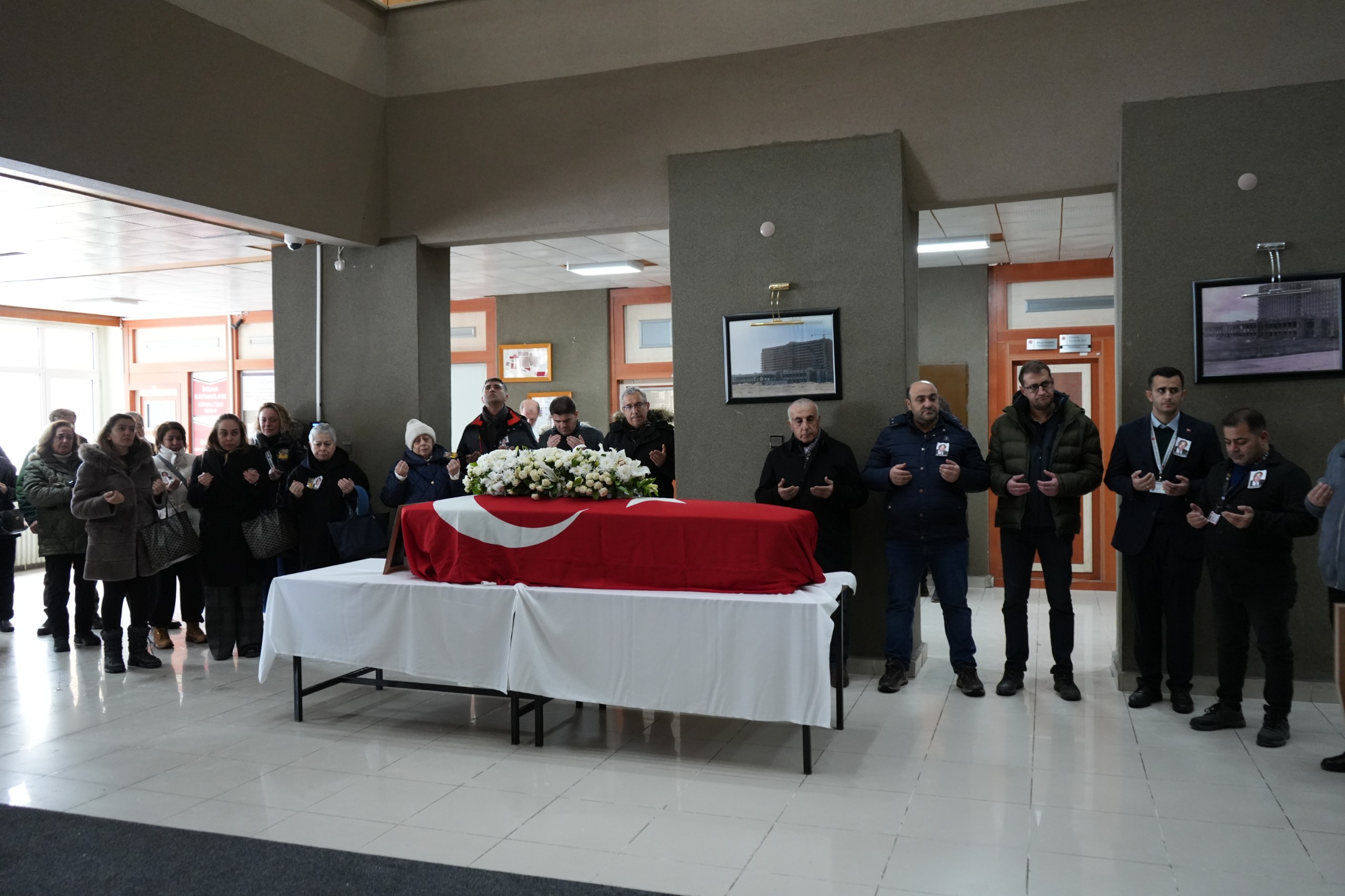 Cumhuriyet Üniversitesinde Prof. Dr. Ahmet Oktay Işık İçin Cenaze Töreni Düzenlendi