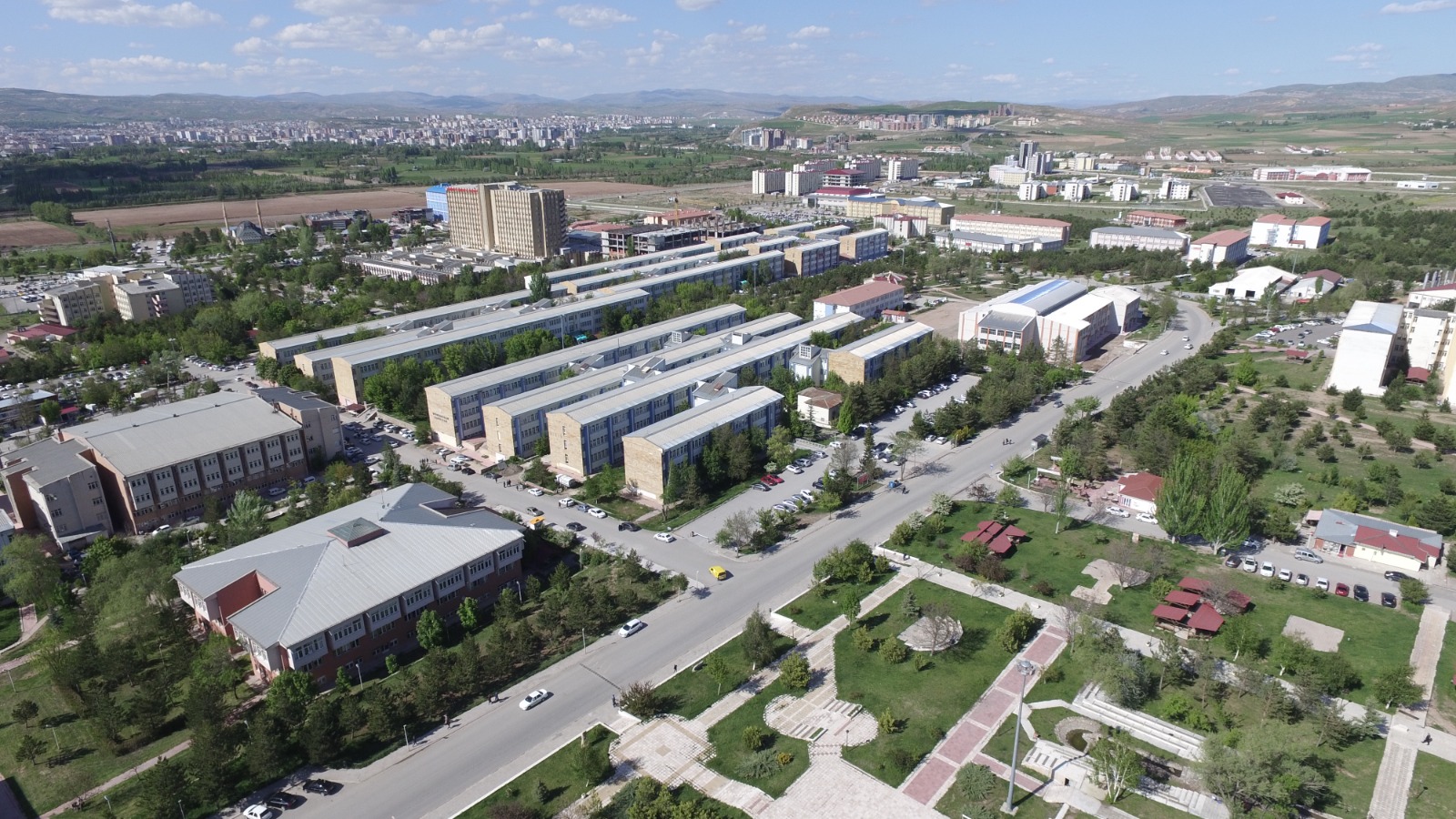 Cumhuriyet Ünüversitesi Yenilenebilir Enerjiyle Kendi Elektriğini Üretecek