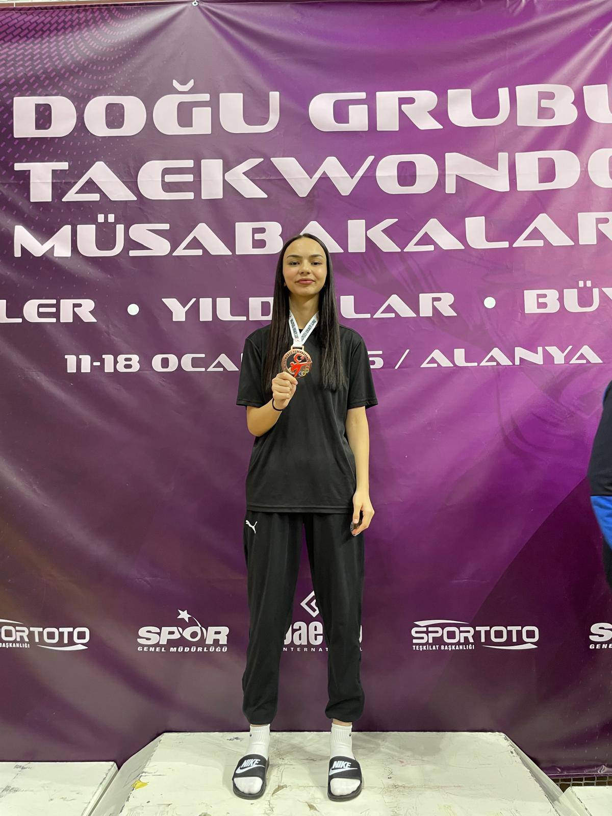 Nida Nur Duman, 57 kg Taekwondo Büyükler Şampiyonası kategorisinde 3. olarak Türkiye Şampiyonası Finallerinde