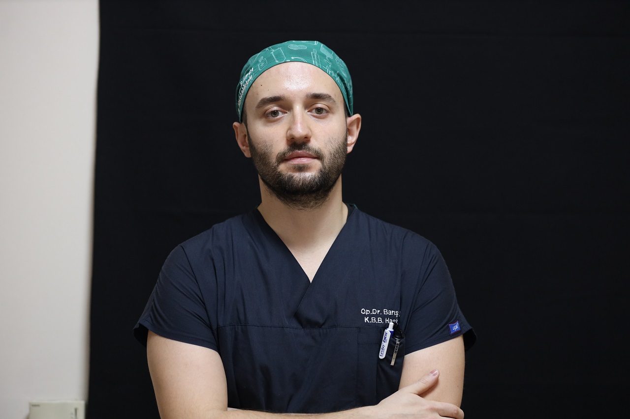 Sivas Devlet Hastanesi Kulak Burun Boğaz Hastalıkları Uzmanı Op. Dr. Barış Şapcı, Kulaklık Kullanımına Karşı Önemli Uyarılarda Bulundu.