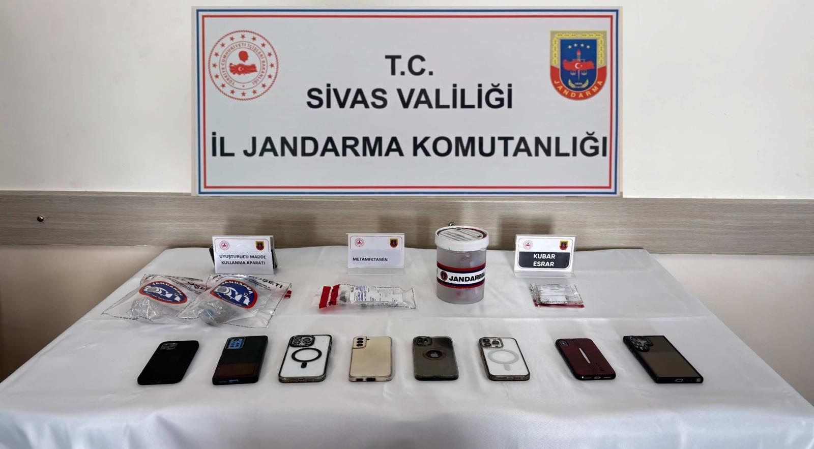 Sivas Gemerek İlçesinde Örgütlü Olarak Uyuşturucu Madde İmal ve Ticareti Yapan Kişiler Yakalandı