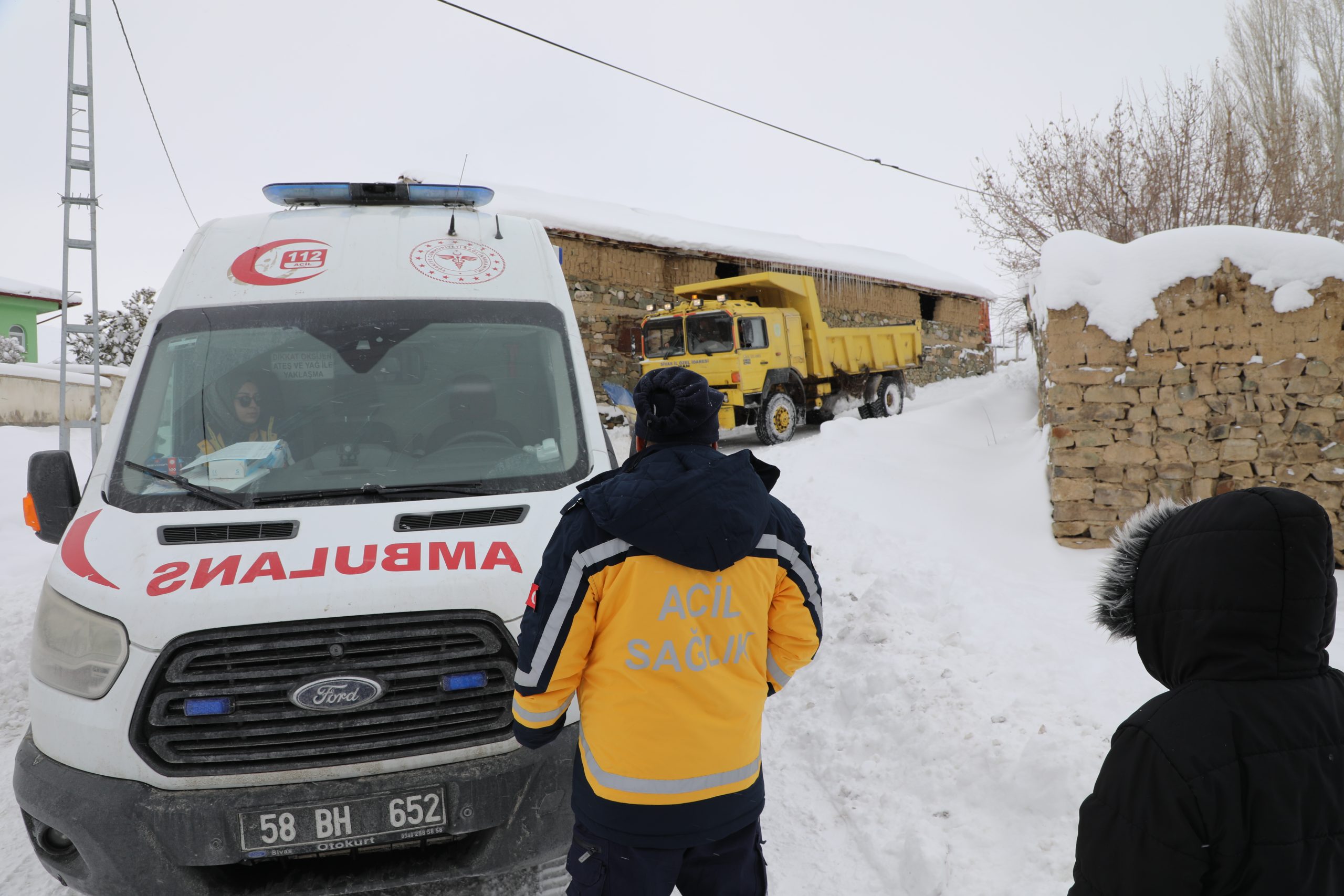 Sivas Karalar Köyü’nde Hasta İçin Seferberlik