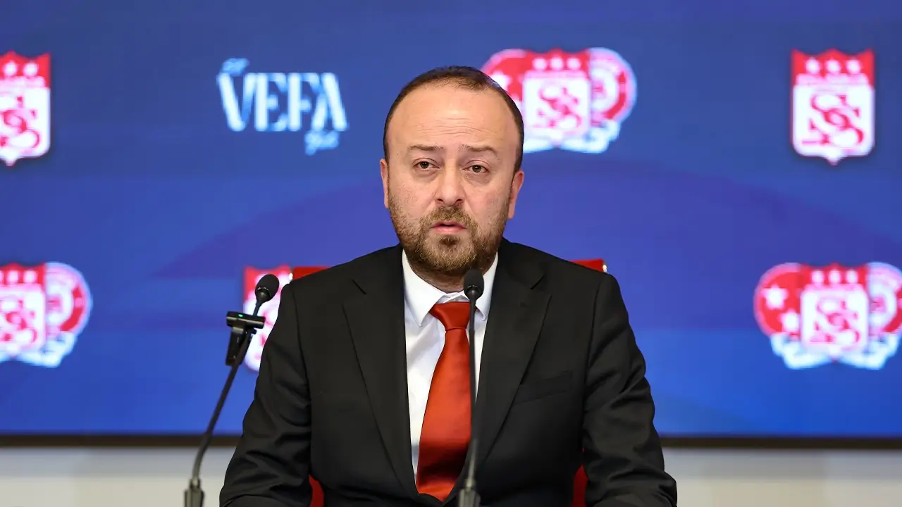 Sivasspor Başkanı Burak Özçoban 400 Milyon TL Borç Ödedik, Transfer Tahtasını Açıyoruz