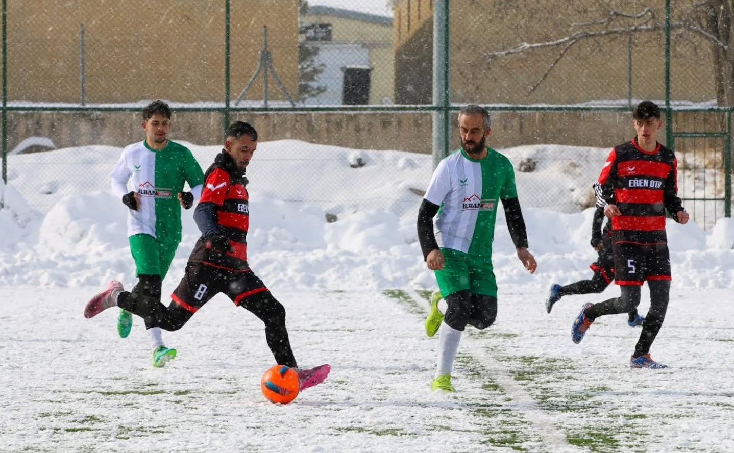 Sivas’ta 12 takımın katılımıyla Köyler Arası Geleneksel Futbol Turnuvası Başladı