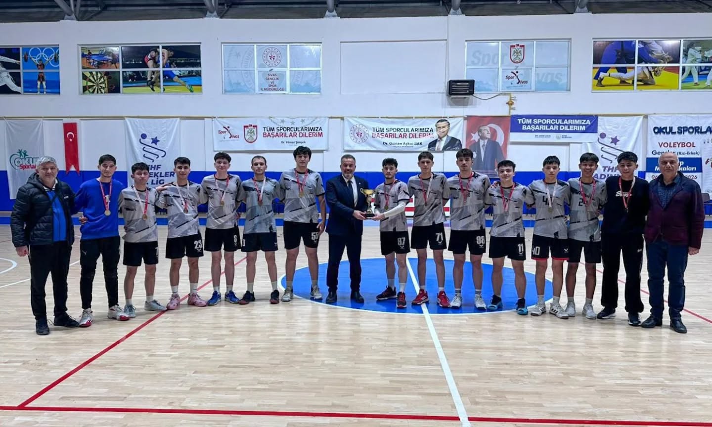 Sivas’ta Hentbol Genç Erkekler Ligi, Gençlik Spor ile İl Özel İdare Spor Arasında Oynanan Final Müsabakasıyla Sona Erdi.