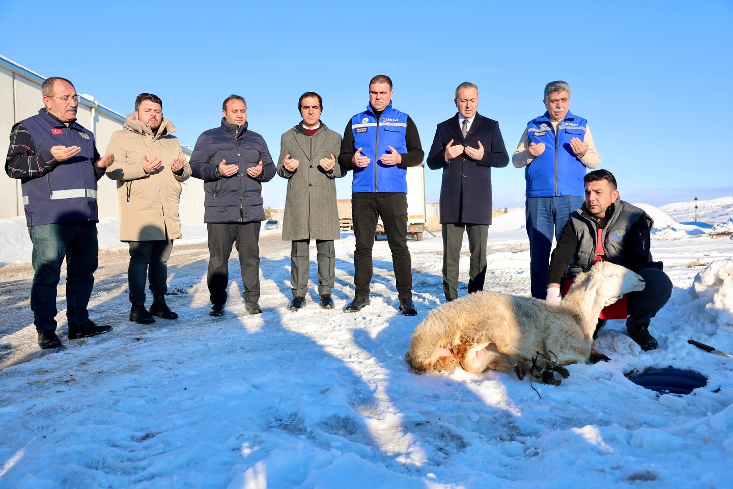 Sivas’ta Kar Nimetine Şükür İçin Kurban Kesildi